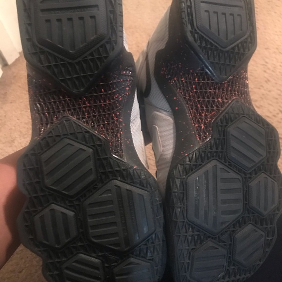 Nike shoes - Picture 4 of 5